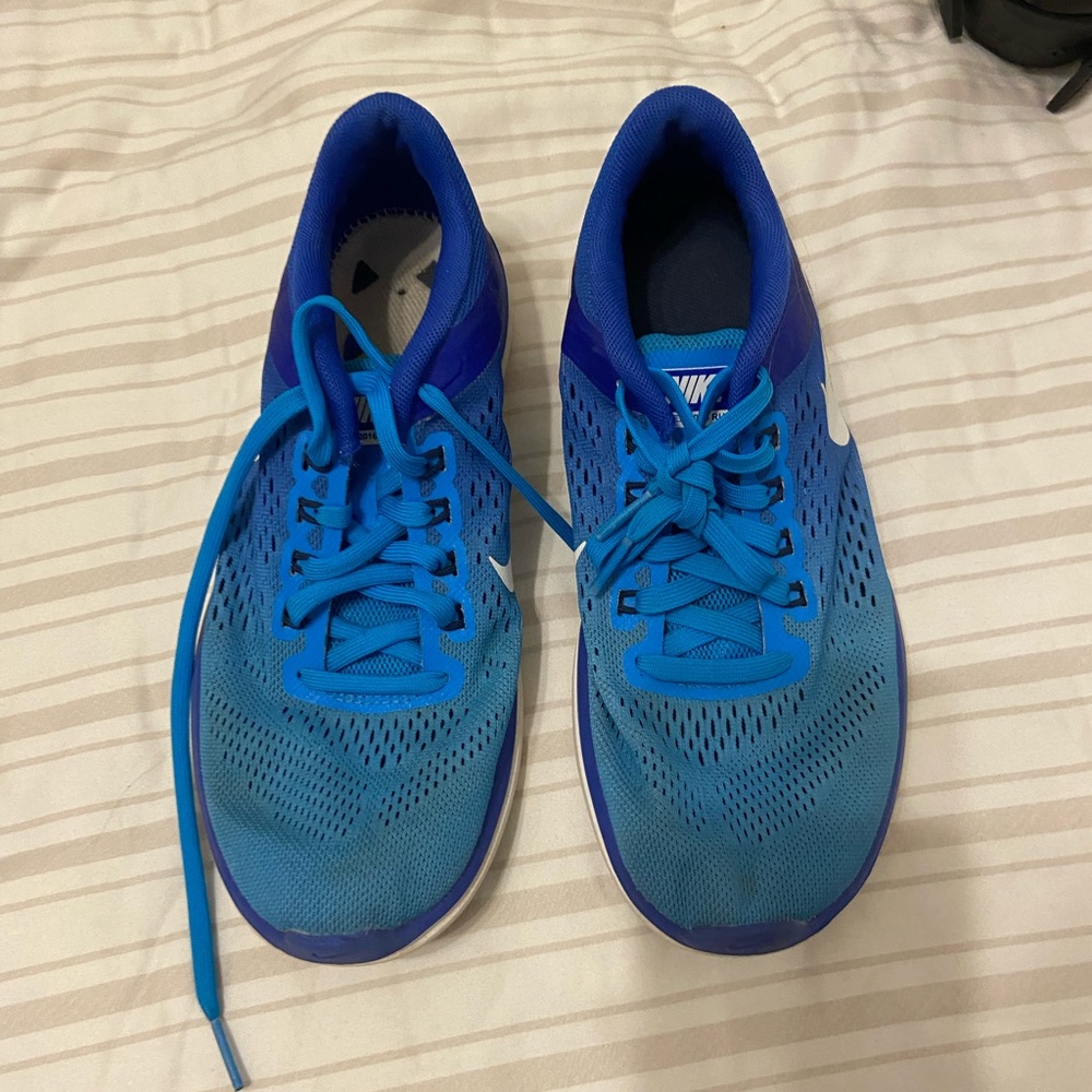 nike blue shoes